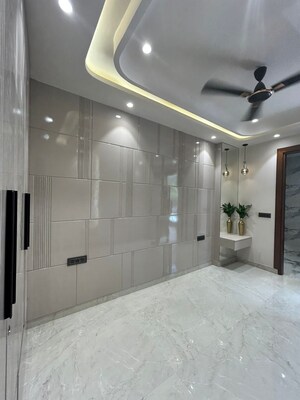 Room in 3 BHK Builder Floor at Niti Khand ii – for Sale