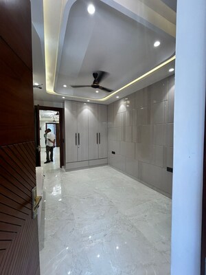 Room in 3 BHK Builder Floor at Niti Khand ii – for Sale