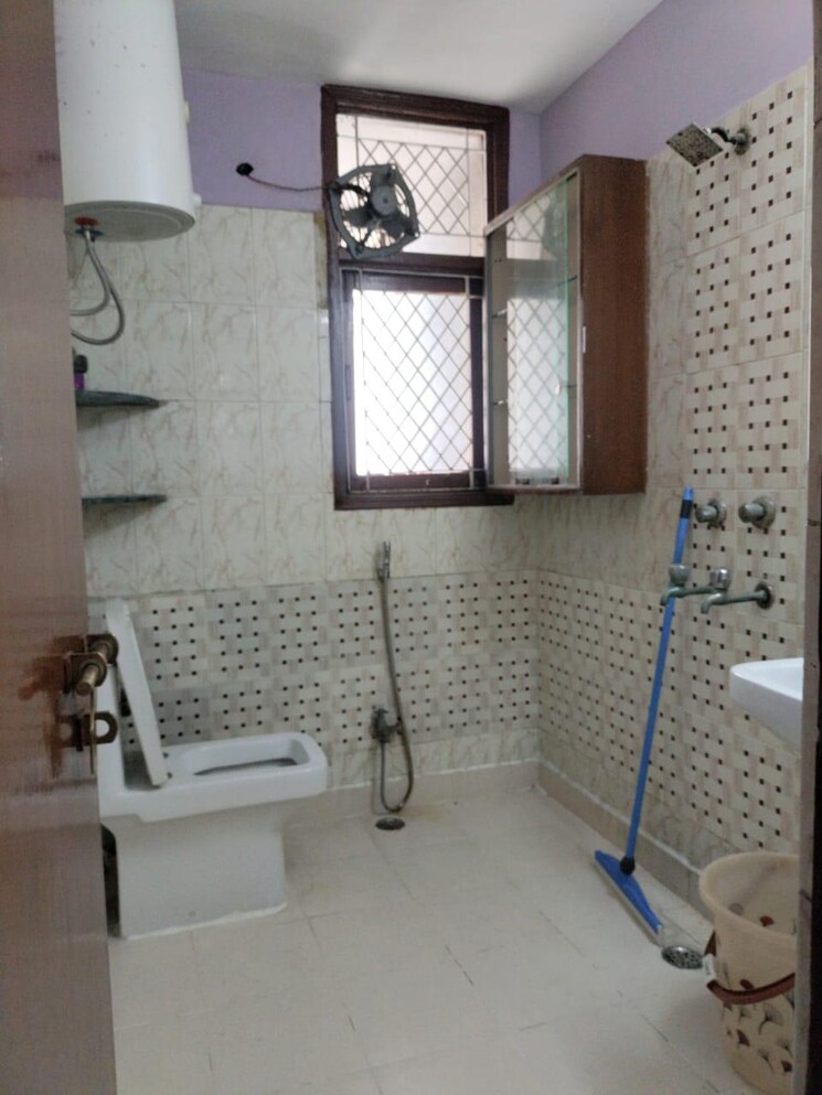 Bathroom, rwa-apartments-sector-116 2 Bedroom 1080 Sq.Ft. Apartment In Sector 116 Noida 8762914