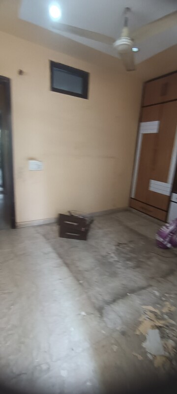 Room in 2.5 BHK Builder Floor at Ashok Nagar – for Rent