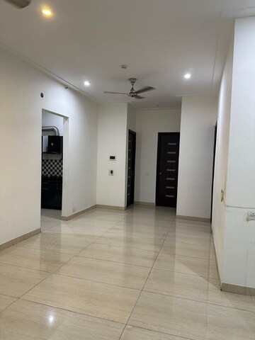 Room in 3.5 BHK Apartment at Gaur Saundaryam, Tech Zone 4 Greater Noida – for Rent