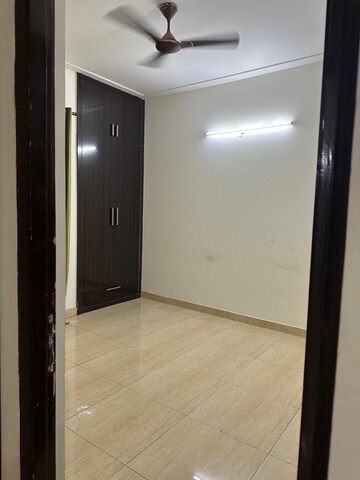 Room in 3.5 BHK Apartment at Gaur Saundaryam, Tech Zone 4 Greater Noida – for Rent