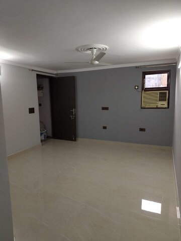 Room in 2 BHK Builder Floor at Saket – for Rent