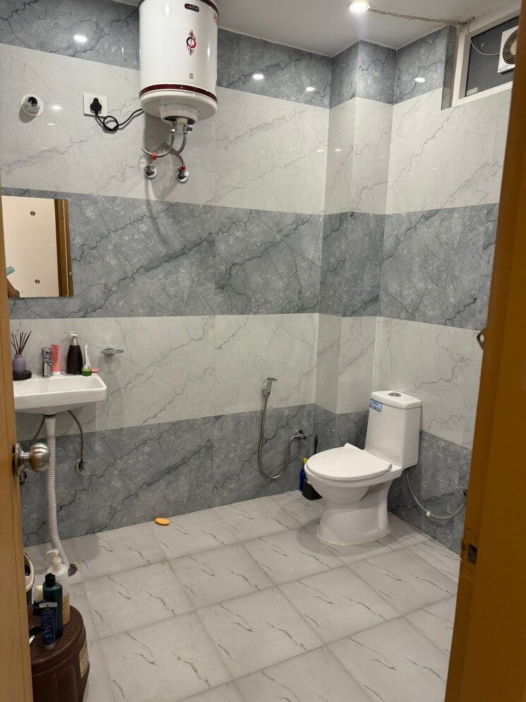 Bathroom, sector 46 2 Bedroom 1250 Sq.Ft. Builder Floor In Sector 46 Gurgaon 8762961