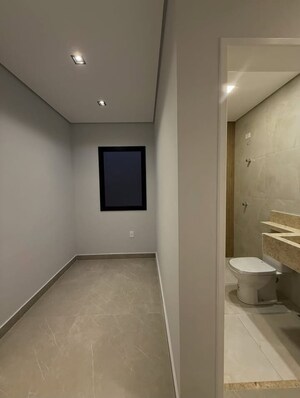 Room in 2.5 BHK Builder Floor at Sector 33 – for Sale