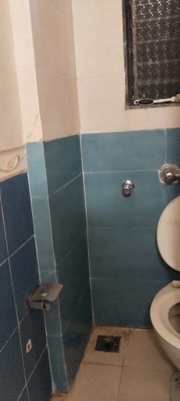 Furnished Amenities in 2 BHK Apartment at GHP Crystal Court, Powai – for Rent