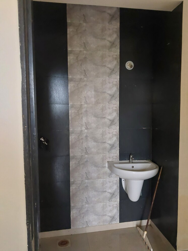 Bathroom, titwala 1 Bedroom 650 Sq.Ft. Apartment In Titwala Thane 8763047