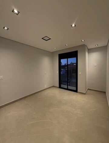 Room in 2.5 BHK Builder Floor at Sector 34 – for Rent
