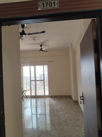 Room in 3 BHK Apartment at Amrapali Terrace Homes, Tech Zone 4 Greater Noida – for Rent