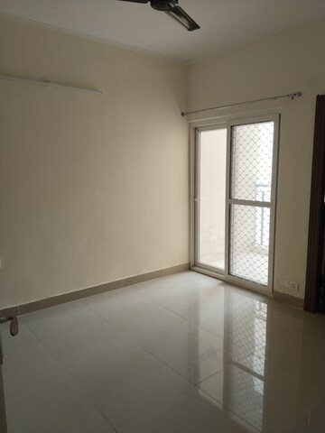 Room in 3 BHK Apartment at Amrapali Terrace Homes, Tech Zone 4 Greater Noida – for Rent