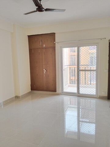 Room in 3 BHK Apartment at Amrapali Terrace Homes, Tech Zone 4 Greater Noida – for Rent