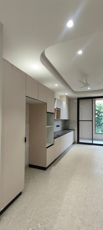 Room in 4 BHK Apartment at Green Wood City, Sector 45 – for Sale