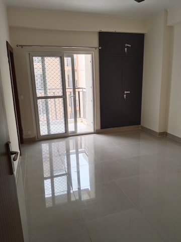 Room in 3 BHK Apartment at Amrapali Terrace Homes, Tech Zone 4 Greater Noida – for Rent