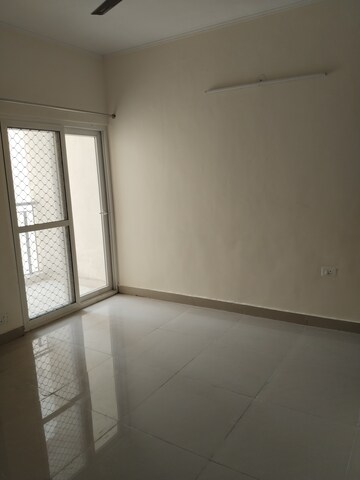 Room in 3 BHK Apartment at Amrapali Terrace Homes, Tech Zone 4 Greater Noida – for Rent
