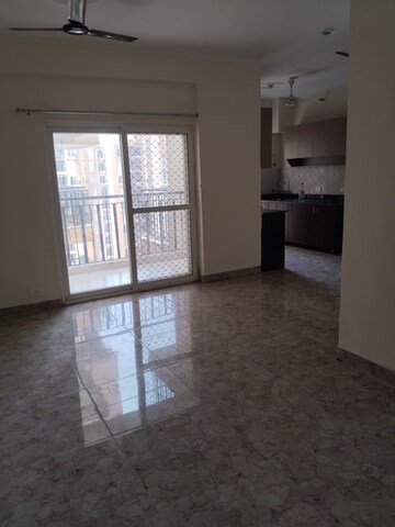 Room in 3 BHK Apartment at Amrapali Terrace Homes, Tech Zone 4 Greater Noida – for Rent