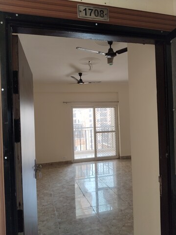 Room in 3 BHK Apartment at Amrapali Terrace Homes, Tech Zone 4 Greater Noida – for Rent