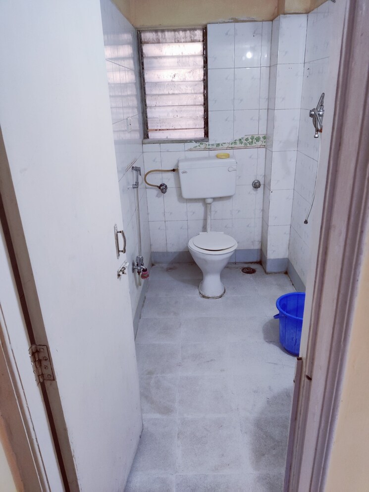 Bathroom, vasant-leela-complex 2 Bedroom 600 Sq.Ft. Apartment In Vijay Nagari Thane 8763080