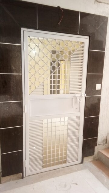 Bathroom in 2.5 BHK Apartment at Anthem French Apartment, Sector 16b Greater Noida – for Rent
