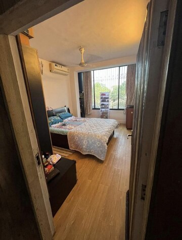 Bedroom in 1 BHK Apartment at Andheri West – for Rent