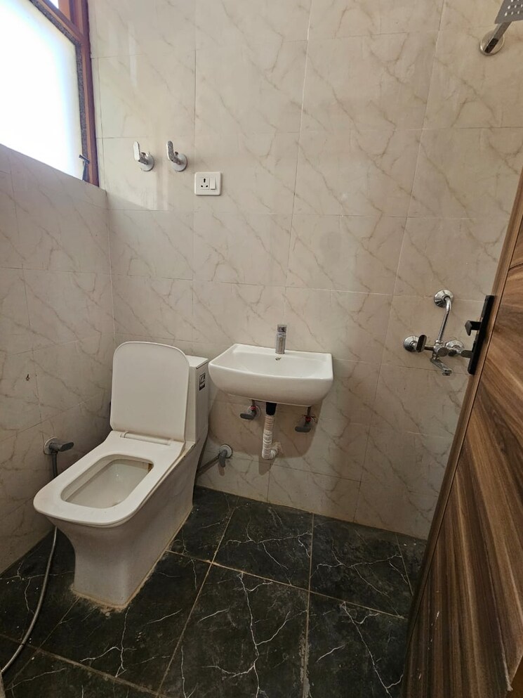 Bathroom, saket 2 Bedroom 1150 Sq.Ft. Builder Floor In Saket Delhi 8763149