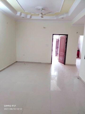 Room in 2 BHK Apartment at The Mall Avenue – for Rent