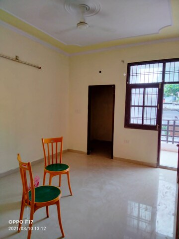 Room in 2 BHK Apartment at The Mall Avenue – for Rent