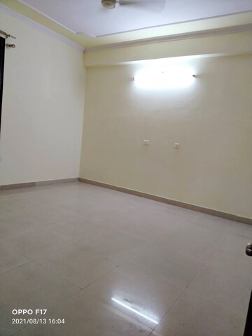 Room in 2 BHK Apartment at The Mall Avenue – for Rent