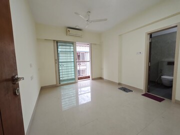 Room in 3 BHK Apartment at Tridhaatu Lakshmi Vani, Chembur – for Rent
