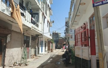 Plot For Sale in Kalindi Kunj