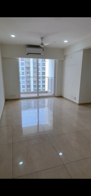 Room in 2 BHK Apartment at Tata La Vida, Sector 113 – for Rent