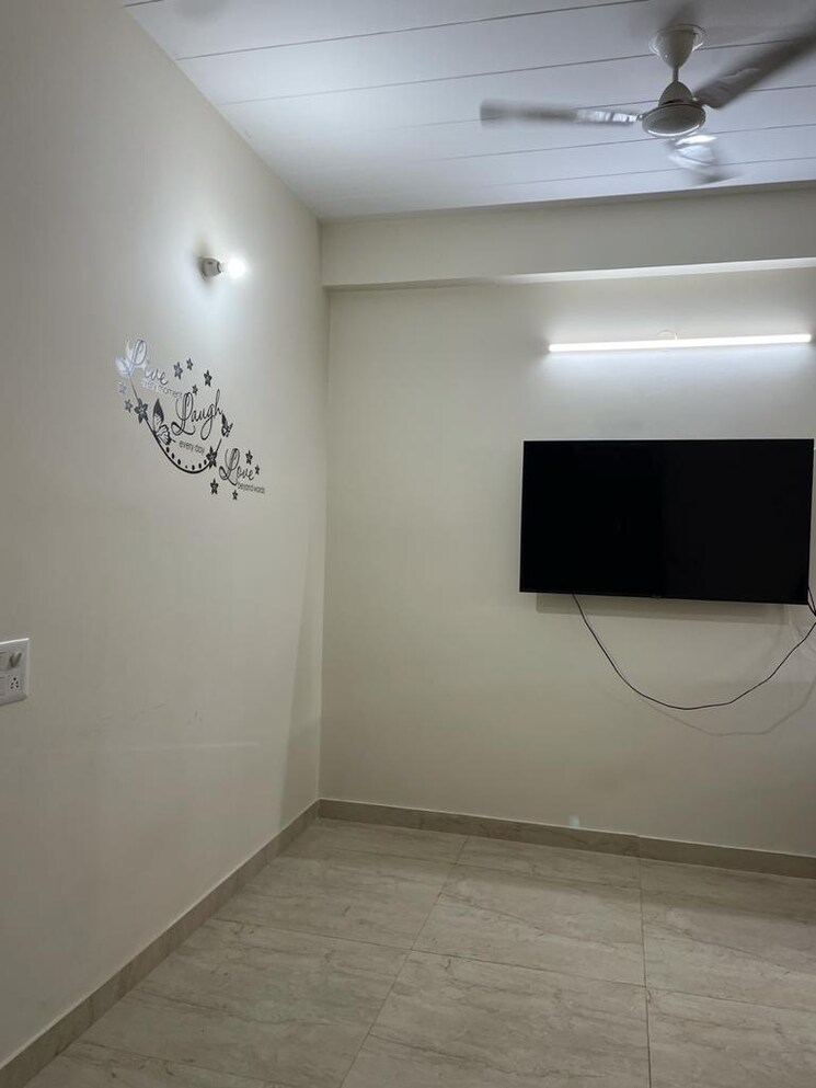 Room, sector 46 2 Bedroom 1600 Sq.Ft. Builder Floor In Sector 46 Gurgaon 8763174