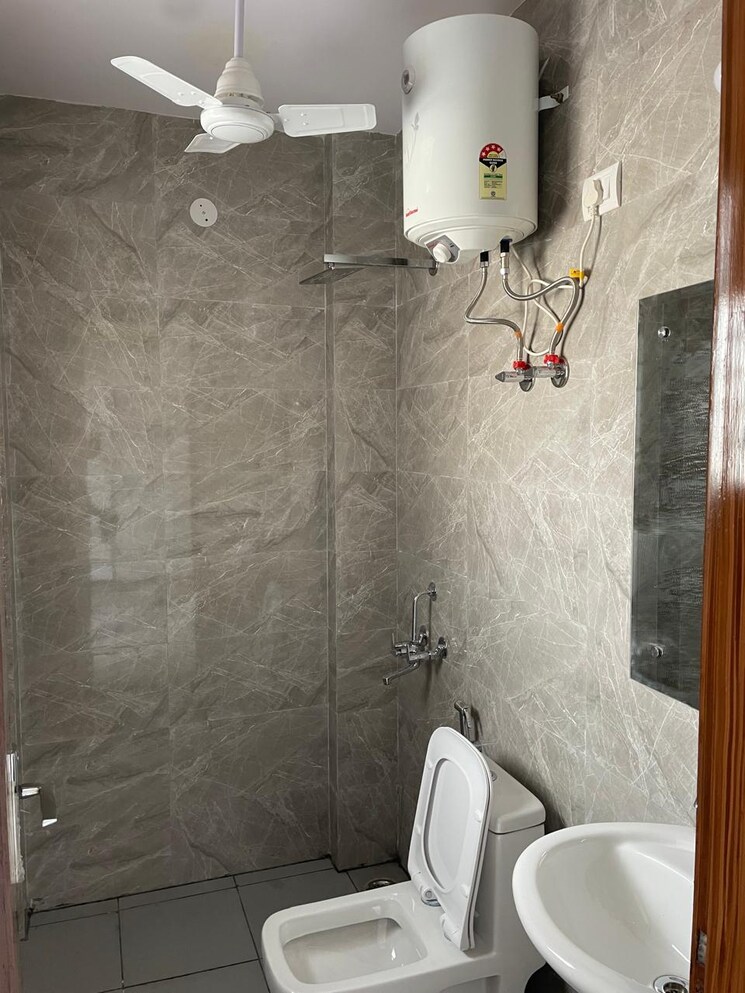Bathroom, sector 46 2 Bedroom 1600 Sq.Ft. Builder Floor In Sector 46 Gurgaon 8763174