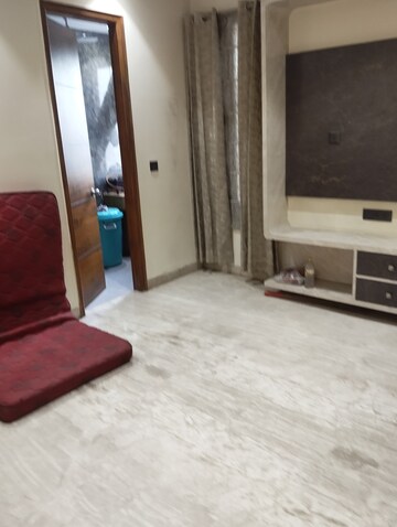 Room in 3 BHK Builder Floor at Jagriti Enclave – for Rent