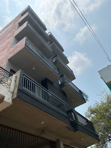 2 BHK Builder Floor For Rent in Saket