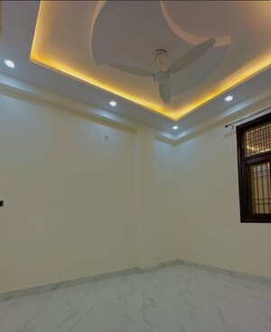 Room in 3.5 BHK Builder Floor at Sector 35 – for Sale