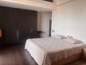 Bedroom in 5 BHK Apartment at DLF The Magnolias, Sector 42 – for Sale