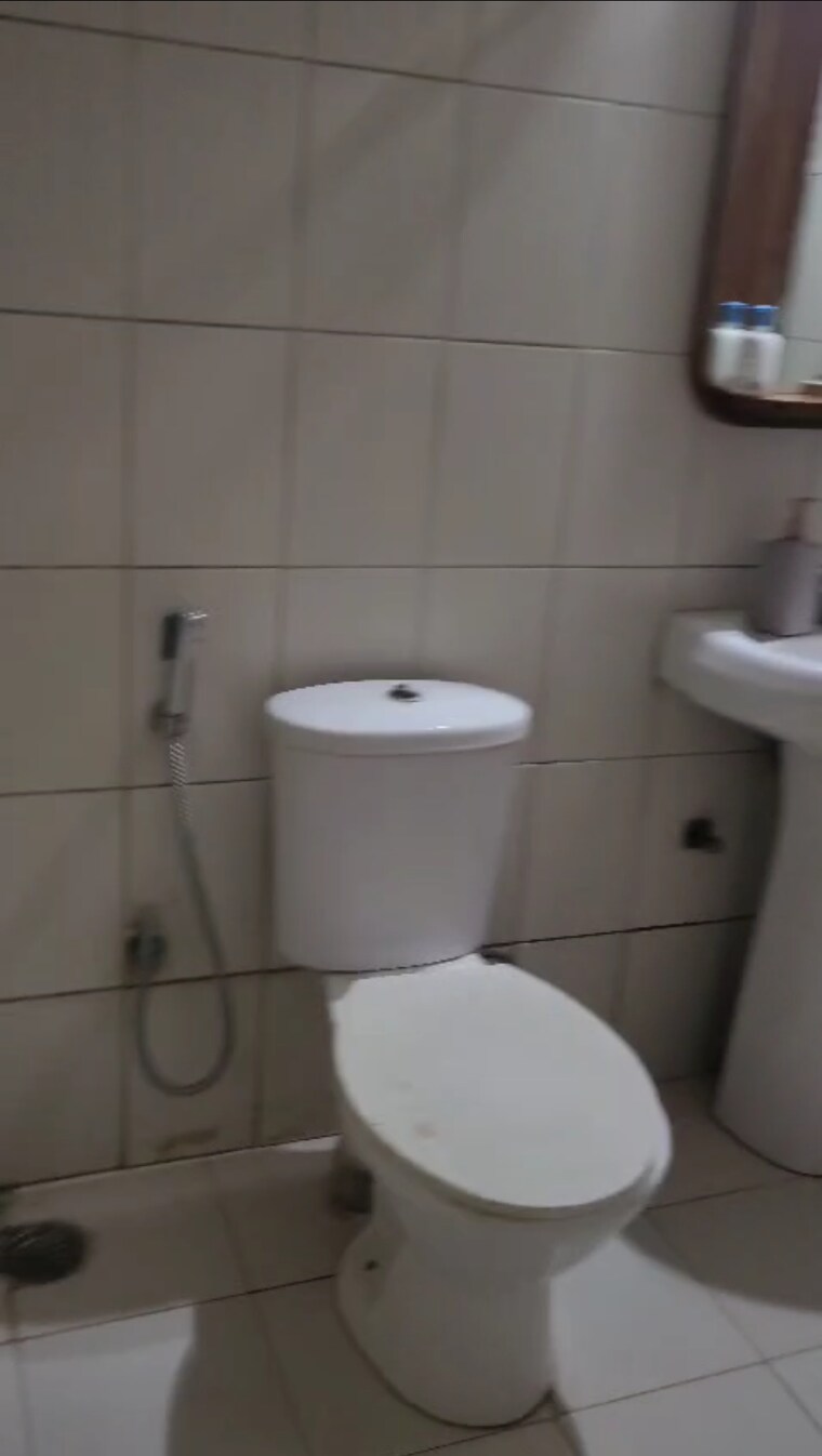 Bathroom, puri-pratham 3 Bedroom 1400 Sq.Ft. Apartment In Sector 84 Faridabad 8763284