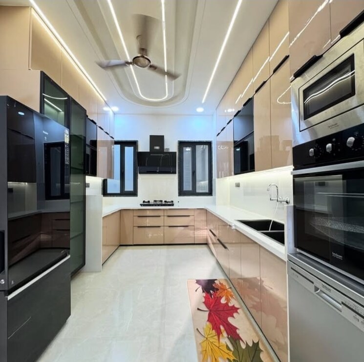 Kitchen, sector 28 2.5 Bedroom 3420 Sq.Ft. Builder Floor In Sector 28 Faridabad 8763300