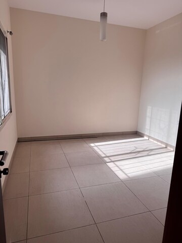 Room in 3 BHK Apartment at Sobha Daffodil, Hsr Layout – for Rent
