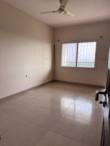 Room in 3 BHK Apartment at Sobha Daffodil, Hsr Layout – for Rent