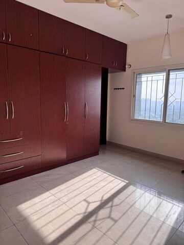 Room in 3 BHK Apartment at Sobha Daffodil, Hsr Layout – for Rent