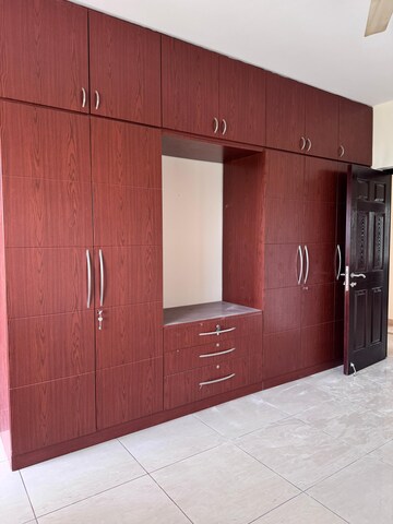 Room in 3 BHK Apartment at Sobha Daffodil, Hsr Layout – for Rent
