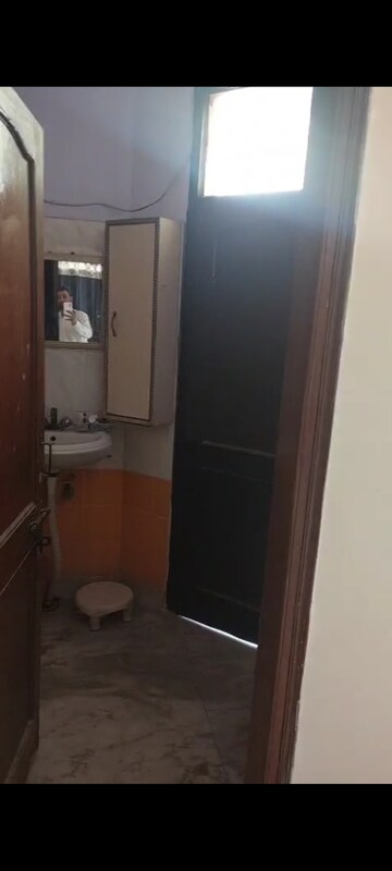 Furnished Amenities in 2 BHK Builder Floor at RWA Apartments, Sector 31 – for Rent