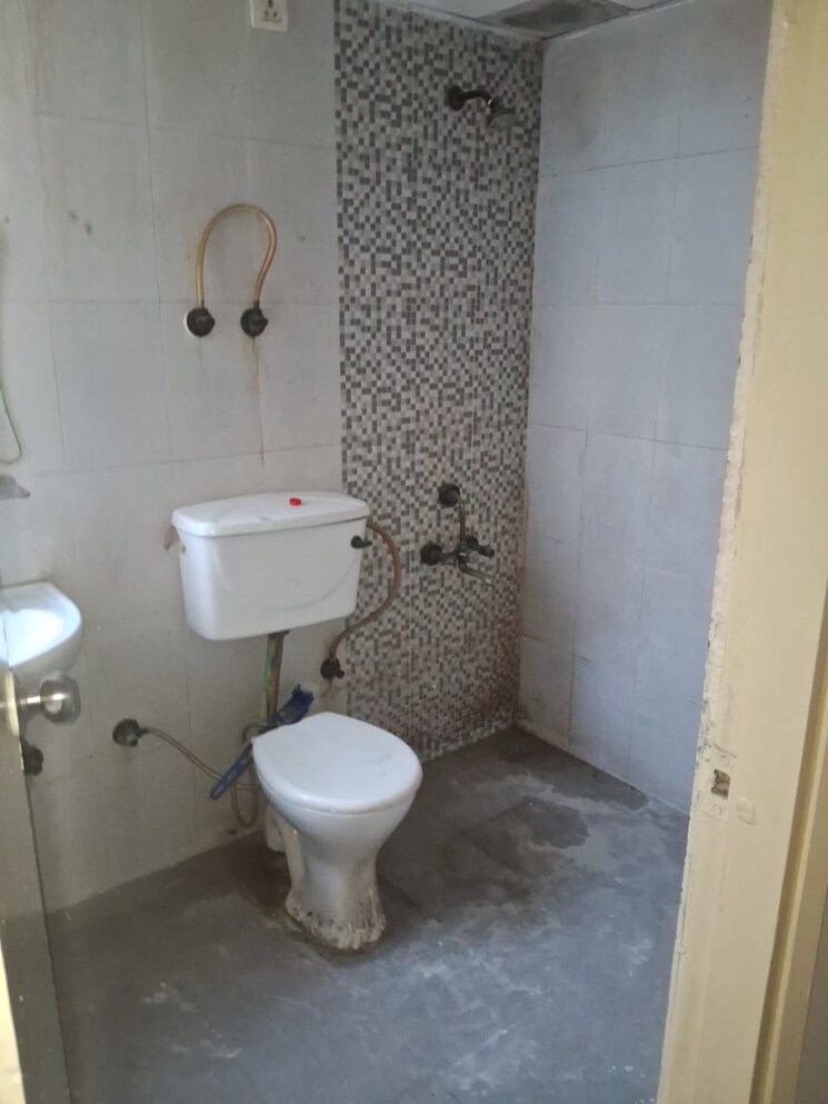 Bathroom, signature-global-solera-2 1 Bedroom 367 Sq.Ft. Apartment In Sector 107 Gurgaon 8763326