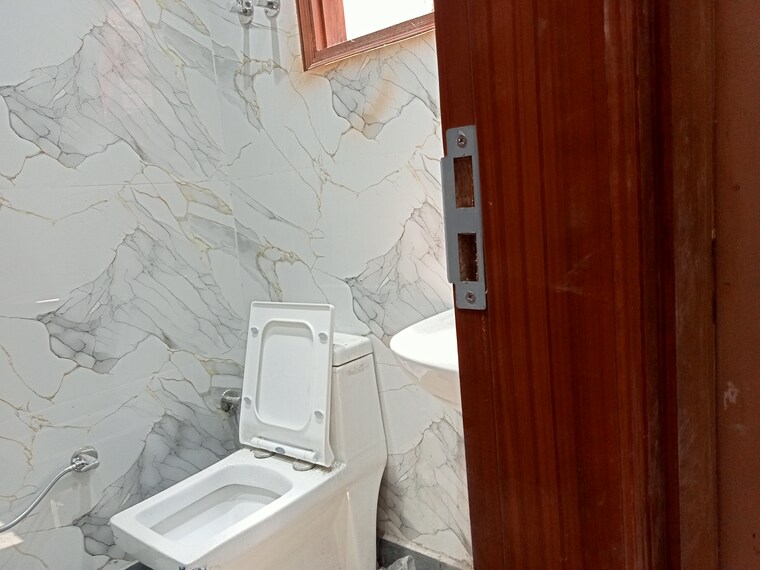 Bathroom, mahavir enclave 1 3 Bedroom 1060 Sq.Ft. Builder Floor In Mahavir Enclave 1 Delhi 8763351