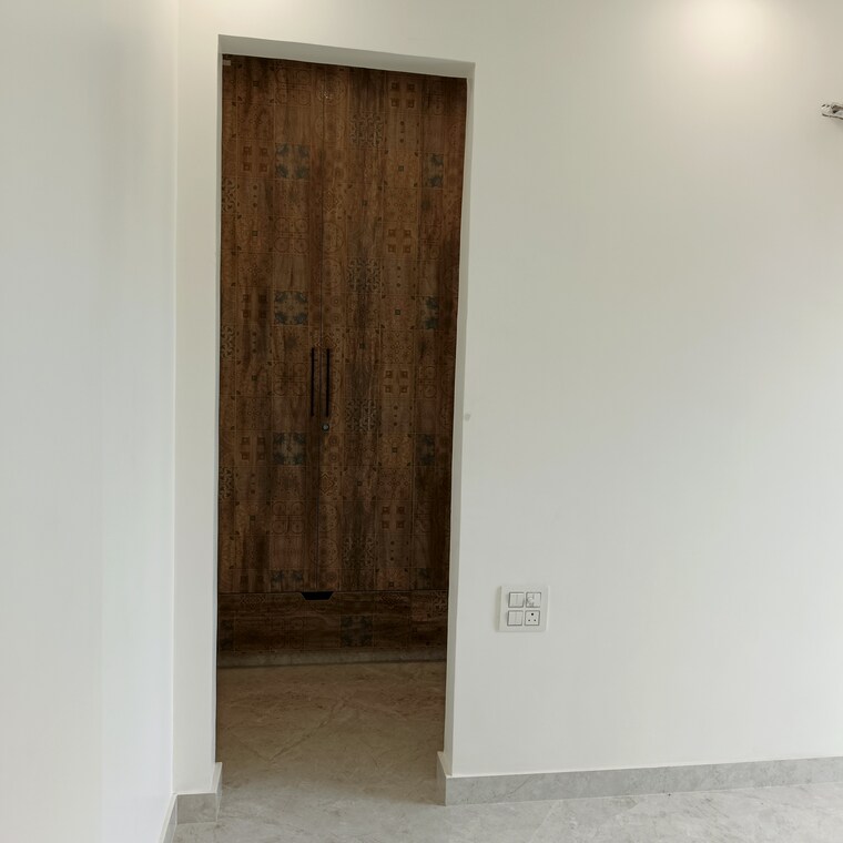 Room, bptp-district 3 Bedroom 172 Sq.Yd. Builder Floor In Sector 81 Faridabad 8763364