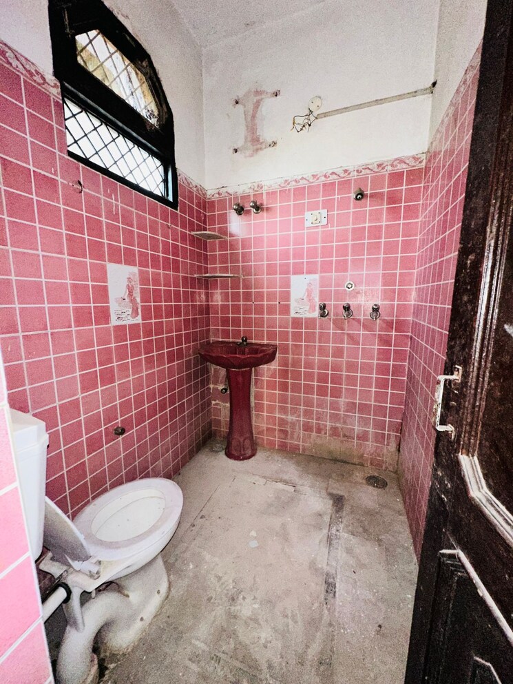 Bathroom, patiala road 4 Bedroom 1800 Sq.Ft. Independent House In Patiala Road Zirakpur 8763374