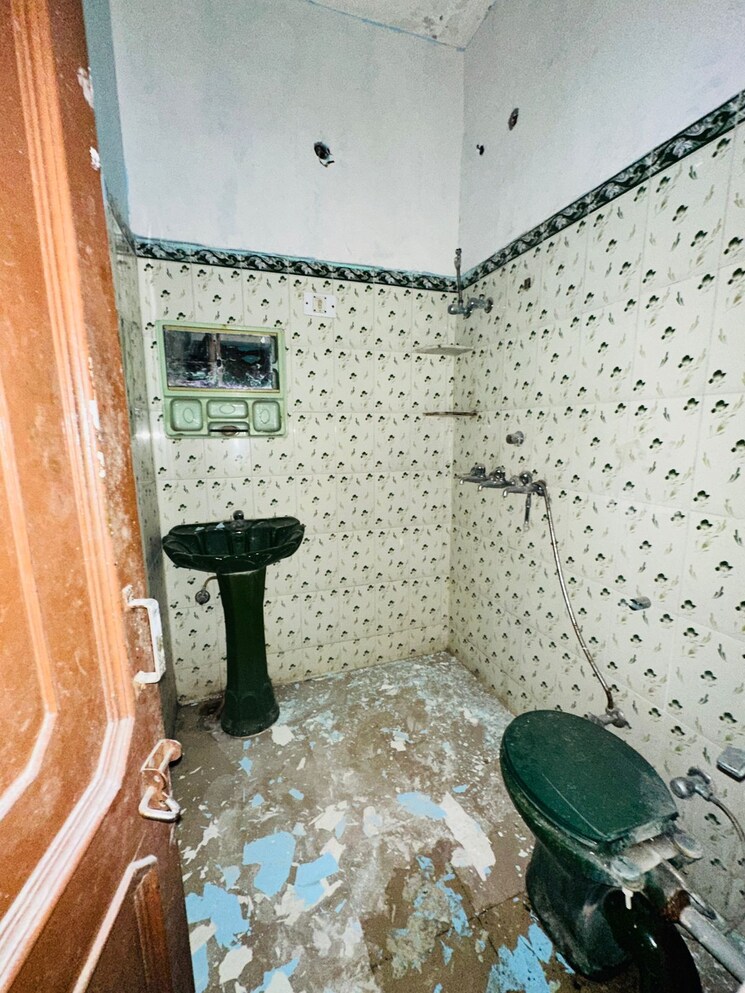 Bathroom, patiala road 4 Bedroom 1800 Sq.Ft. Independent House In Patiala Road Zirakpur 8763374