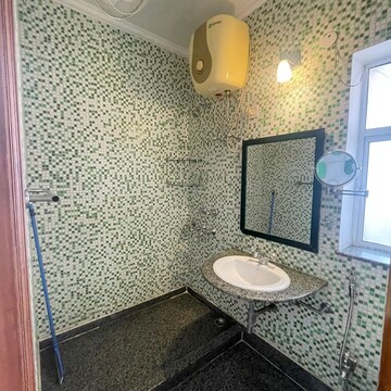 Bathroom in 4 BHK Apartment at DLF The Princeton Estate, Golf Course Road – for Rent