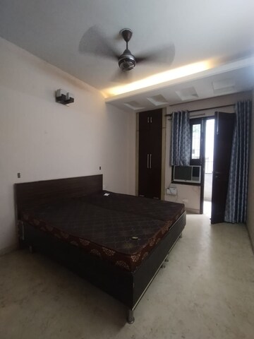 Room in 2 BHK Builder Floor at Ansal Sushant Lok I, Sector 43 – for Rent